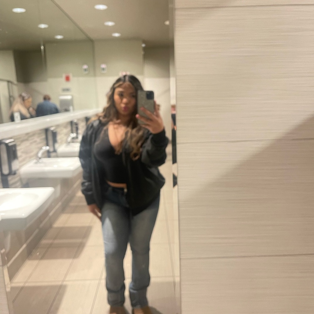 Meet your Posher, Yadi